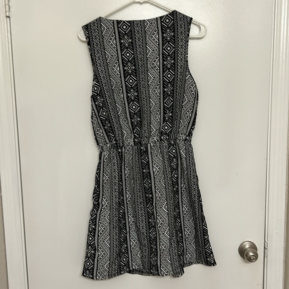 Women’s Black and White Aztec Print Sleeveless Dress - Picture 4 of 7